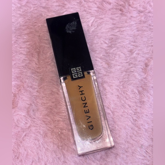 Givenchy Other - Givenchy Prism Libre Foundation